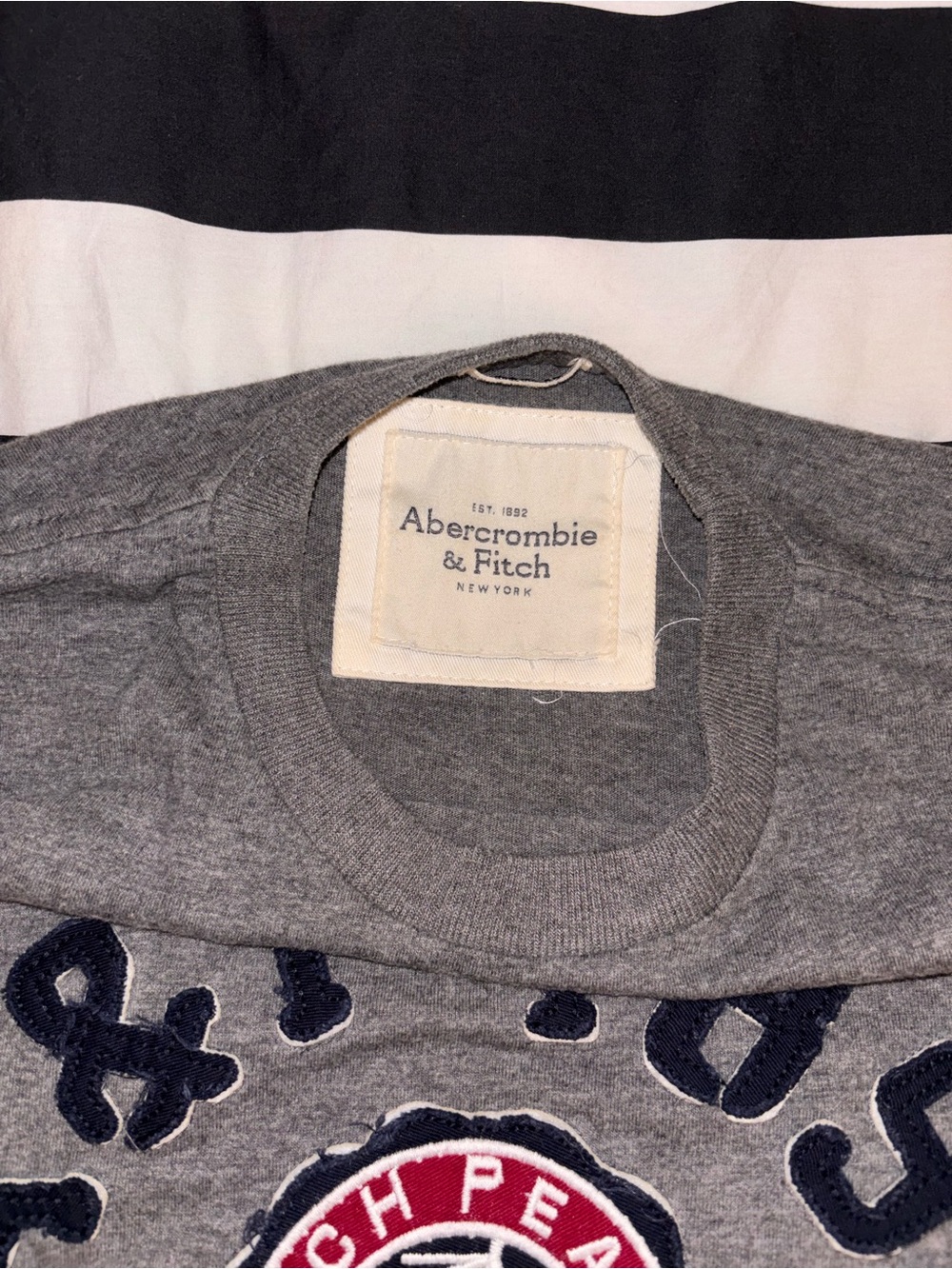 Vintage Abercrombie and Fitch Grey Muscle Fit Embroidered T-Shirt - Picture 4 of 4